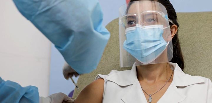 27.02.2021 Comenzó la vacunación contra COVID-19 en el país